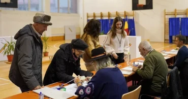 Romanya'da halk genel seçim için sandık başında