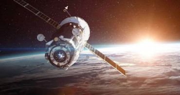 Rusya’nın Uydusuna Gök Taşı Çarptı
