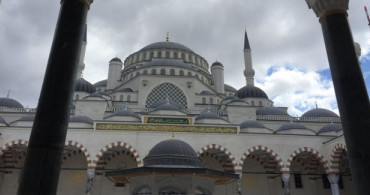 Saadet Partisi Milletvekili Abdülkadir Karaduman Çamlıca Camii'ni Münafıkların Yaptığı Camiye Benzetti