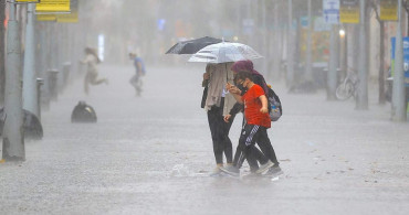 Sağanak yağışlar hız kesmeyecek: Meteoroloji’den tüm yurda uyarı