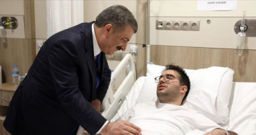 Sağlık Bakanı Fahrettin Koca Uçak Kazasında Yaralananları Ziyaret Etti