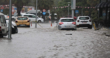 Samsun’da deniz karaya taşındı: Sağanak yağış hayatı felç etti