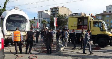 Samsun'da Tır İle Çarpışan Tramvay Raydan Çıktı