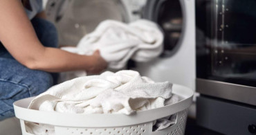 Sararmış çamaşırlarınızı pamuk gibi yapabilirsiniz: İşte çamaşırları bembeyaz yapacak 3 pratik yöntem