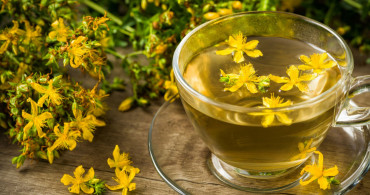 Sarı kantaron çayı neye iyi gelir, adet söktürür mü, nasıl demlenir? Yumurtalık kistini önleyen sarı kantaron çayının faydaları