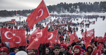 Sarıkamış şehitleri 108. yılında anılıyor: Binlerce kişi eksi 12 derecede yürüdü