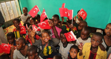 Savaş Yorgunu Somalili Miniklere Türkiye Sahip Çıkıyor