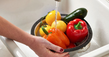 Sebzeleri sakın sirkeli suda bekleterek yıkamayın!