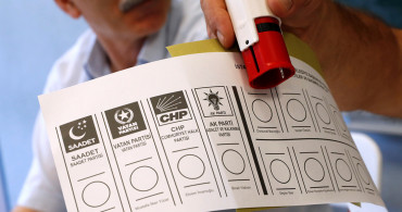 Seçim anketleri için son tahmin canlı yayında açıklandı: “Kurum önde, Ankara ve İzmir baş başa!”