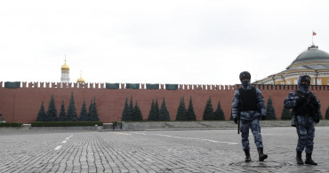 Şiddetli Rüzgarlar Rusya’yı Etkisi Altına Aldı, Kızıl Meydan Kapatıldı