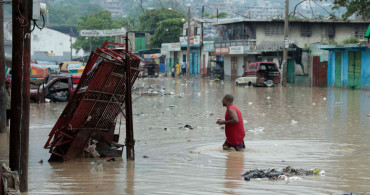 Şiddetli yağış sel felaketini getirdi: 42 kişi hayatını kaybetti