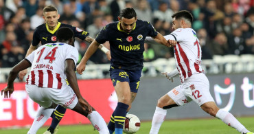 Sivasspor Fenerbahçe maçında tartışılan an: Hakemler Sivasspor'un penaltısına ne dedi?