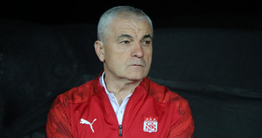 Sivasspor'da Rıza Çalımbay, Türkiye Kupası finalinde Kayserispor'u mağlup ederek kupayı kazandıkları için çok mutlu olduklarını söyledi Milli Takım'a seçilmeyen futbolcuları nedeniyle isyan etti