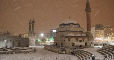 Sivas'ta Kar Yağışı Etkili Oluyor 