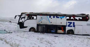 Sivas'ta korkunç kaza: Yolcu otobüsü devrildi! Çok sayıda yaralı var