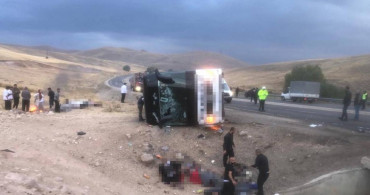 Sivas’ta yolcu otobüsü devrildi: Çok sayıda ölü ve yaralı var
