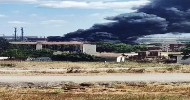 Son Dakika! Fabrika Yangını Korkuttu: Çok Sayıda Ekip Bölgede