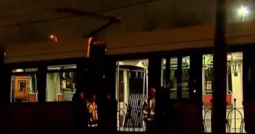 Son Dakika! İstanbul'da iki tramvay kafa kafaya çarpıştı