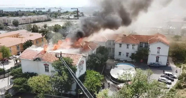 Son dakika! Zeytinburnu Hastanesinde yangın! hastalar kucakta tahliye ediliyor