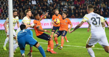 Spor Toto Süper Lig 25. Hafta: Medipol Başakşehir 2-1 Fenerbahçe