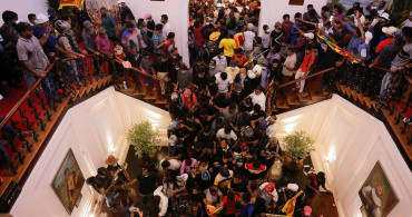 Sri Lanka karıştı: Cumhurbaşkanı’nın sarayını basıp alem yaptılar!