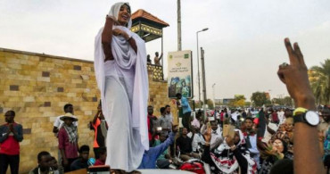 Sudan, Laik Sisteme Geçiyor