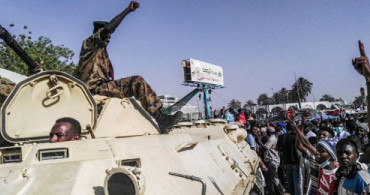 Sudan'da Ordu Devlet Televizyonu Binasını Kuşattı