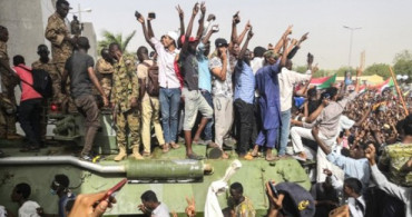 Sudan'da Sokağa Çıkma Yasağı Kaldırıldı