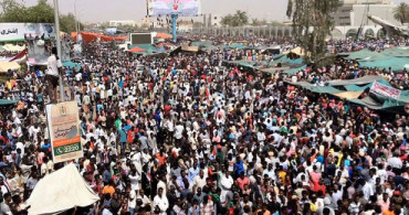 Sudan'da Asker Sokağa Çıkma Yasağı İlan Etti