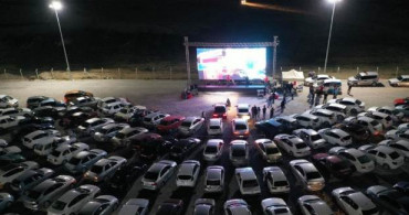 Sultanbeyli’de Arabalı Sinema Gecesi