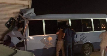 Suudi Arabistan'da Hostesleri Taşıyan Minibüs Kaza Yaptı: 1 Ölü, 11 Yaralı