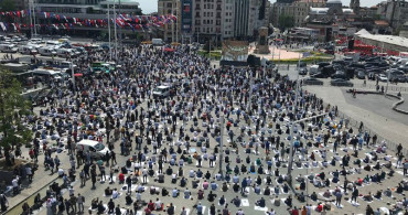 Taksim Camii'de İlk Ezan, İlk Namaz