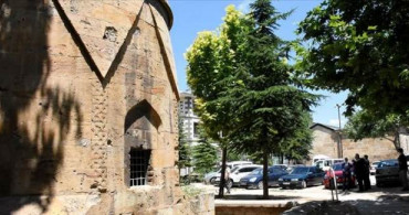Tarihi Melikgazi Türbesi ve Lale Camisi'ne Bakım