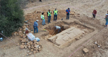 Tarlada çalışırken tesadüfen buldu: Milattan öncesine ait mezar ortaya çıktı