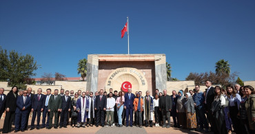 TBMM Başkanı Kurtulmuş, Aydın'daki 15 Temmuz Şehitler Anıtı'nı Ziyaret Etti