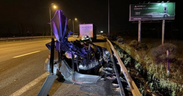 TEM Otoyolu’nda katliam gibi kaza: Otomobil TIR’a çarptı! 1 ölü, 2 yaralı