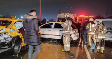 TEM Otoyolu'nda Zincirleme Trafik Kazası: 7 Araç Birbirine Girdi!
