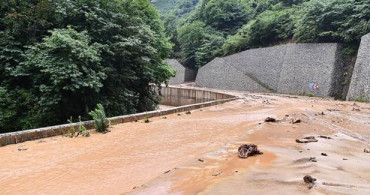 Trabzon'da Şiddetli Yağış, Heyelan Ve Taşkınlara Yol Açtı