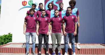 Trabzonspor 9 Futbolcuya İmza Töreni Düzenledi 