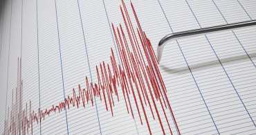 Türkiye-İran sınırında 5.7 büyüklüğünde deprem meydana geldi