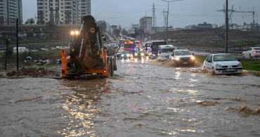 Türkiye sağanak yağış ve fırtınaya teslim olacak: Meteoroloji bölge bölge açıkladı