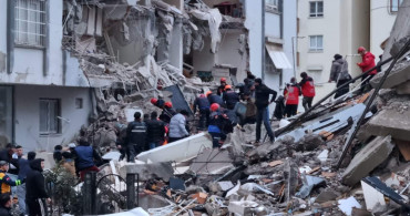 Türkiye tarihinin en şiddetli depremlerine uyandı: Arama ve kurtarma çalışmaları sürüyor