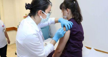 Türkiye'de İlk Korona Aşısı Gönüllü Sağlık Çalışanına Yapıldı 