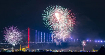 Türkiye’de yeni yıl coşkusu: 2024’e görsel şölenlerle girildi