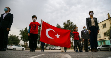 Türkiye'nin Her Yerinde Aynı Anda Bayrak Töreni