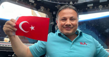 İlk Türk astronot Alper Gezeravcı ailesiyle kucaklaştı!