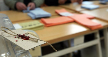 Türkiye’nin nefesini tuttuğu 31 Mart seçimleri için 32 ilde oy verme işlemi sona erdi