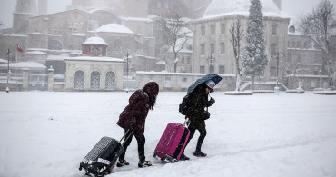 Türkiye'ye ilk kar düştü: Meteorolojiden peş peşe uyarı geldi