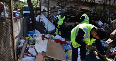 Tuzla’da 16 Tonluk Çöpün Olduğu Eve Ekipler Müdahale Etti