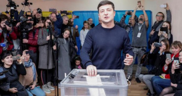 Ukrayna'da 1. Cumhurbaşkanlığı Seçim Turunun Kazananı Zelensky